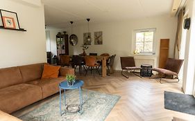 Luxe vakantiehuis in het bos met jacuzzi en sauna